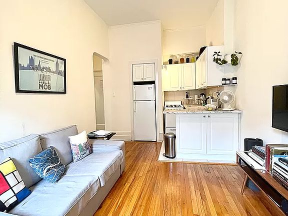 5th image of 210 W 16th St APT 3F