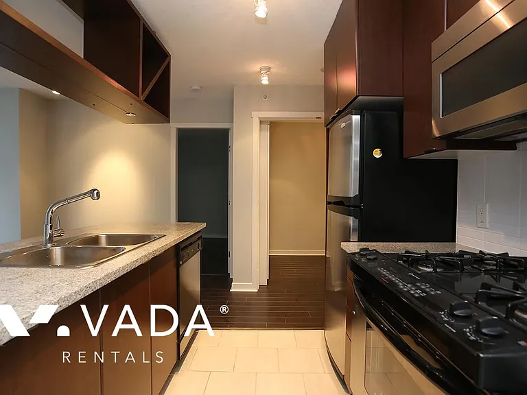 1001 Richards St #302 — Photo 7