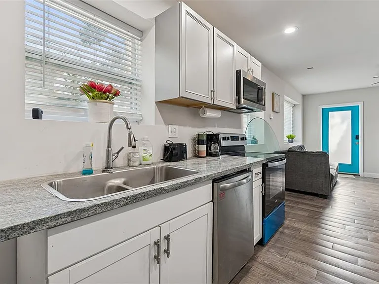 1006 E 26th Ave — Photo 12