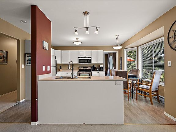 3rd image of 6599 Central Saanich Rd #A