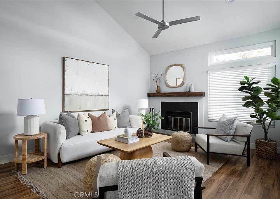 1st image of 390 Deerfield Ave