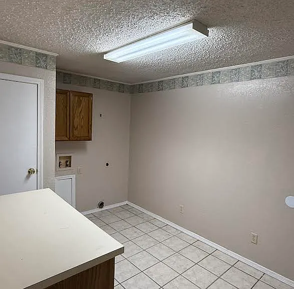 1435 Drexal Pl — Photo 6
