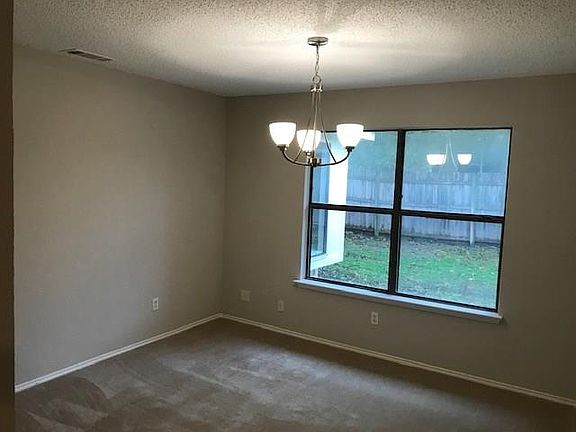 3rd image of 208 Caprock Dr
