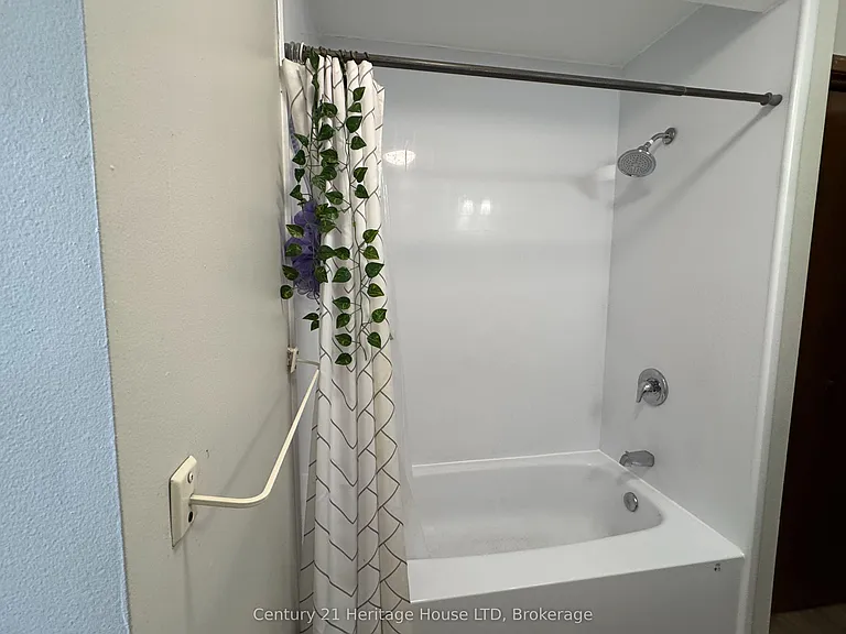7 Klauck St #1 — Photo 10
