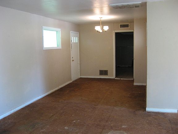 5th image of 101 E Washington Dr