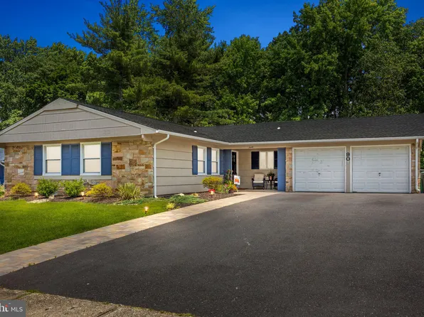 90 Andover Ln, Aberdeen, NJ 07747