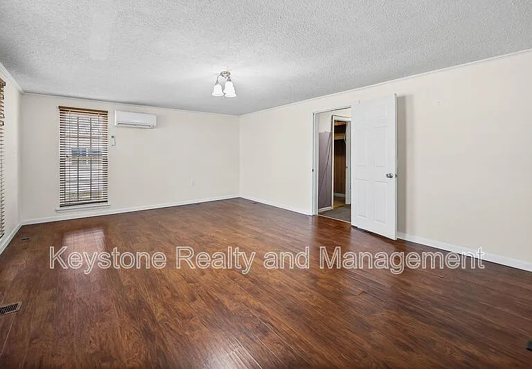 1340 Donelson Pkwy — Photo 8