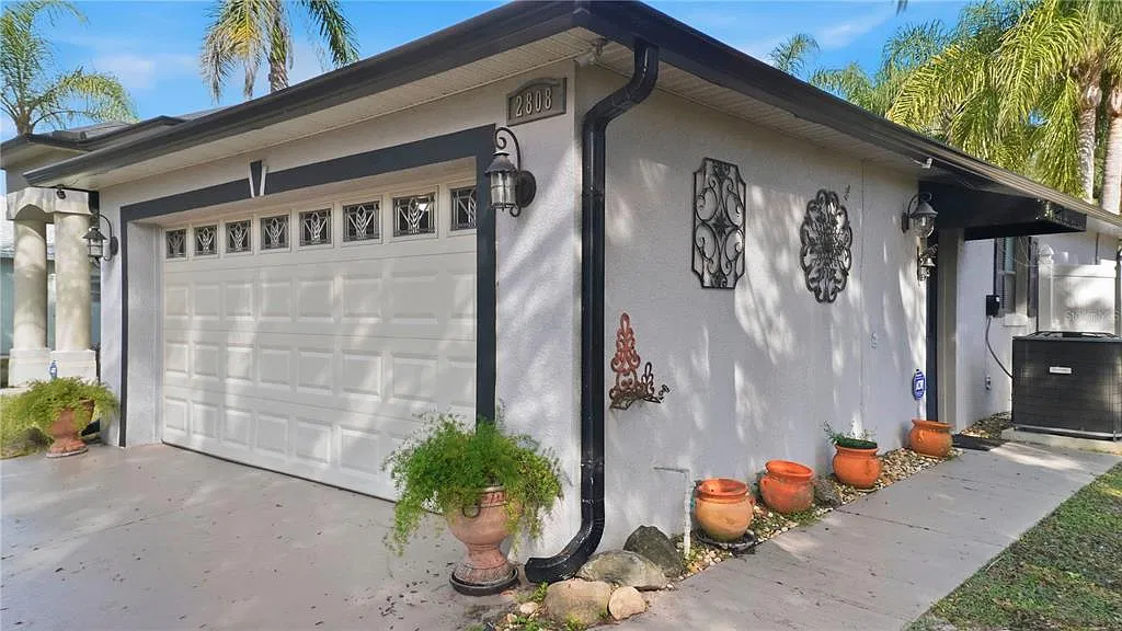 3 bed, 2.0 bath, 1640 sqft, $2,350 — Photo 3