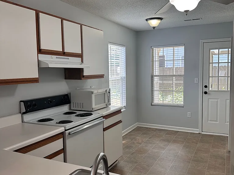 102 Hammett Grove Ln #102 — Photo 11