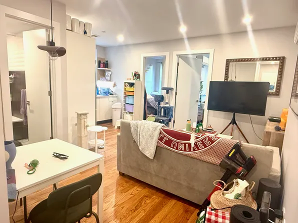 996 Carroll Street image 3 of 17