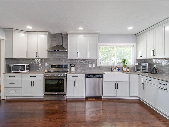 4th image of 7403 Fairway Circle East Dr
