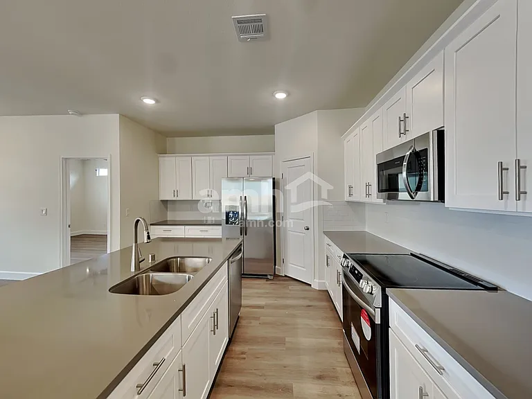 2448 S Deborah Ave — Photo 3