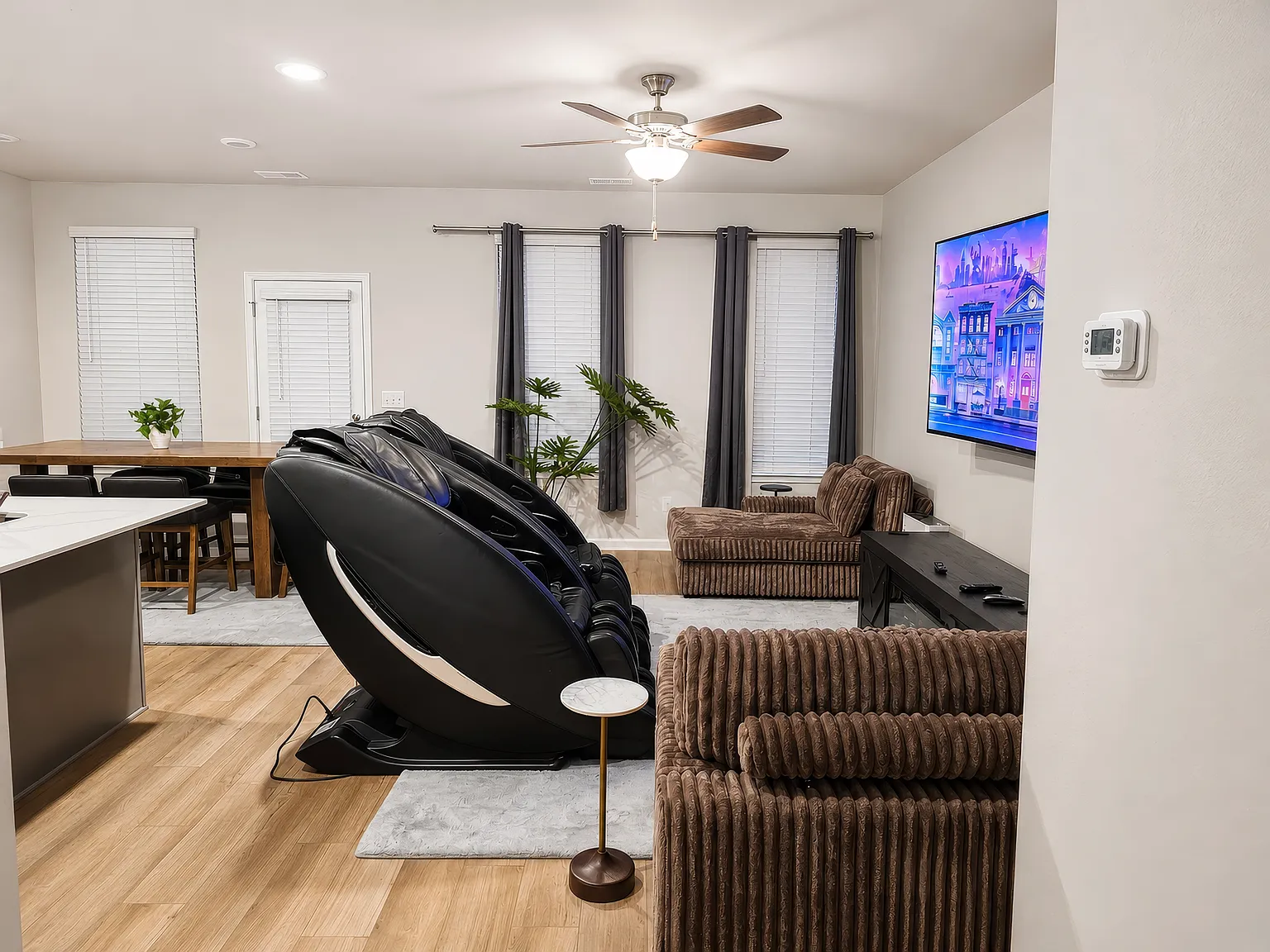 3 bed, 2.5 bath, 1463 sqft, $2,200 — Photo 2