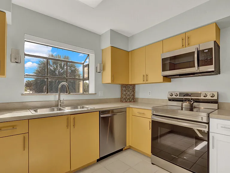 4004 SW Osprey Creek Way — Photo 11