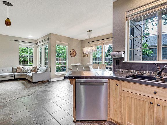 4th image of 6607 NE Karlson Ct