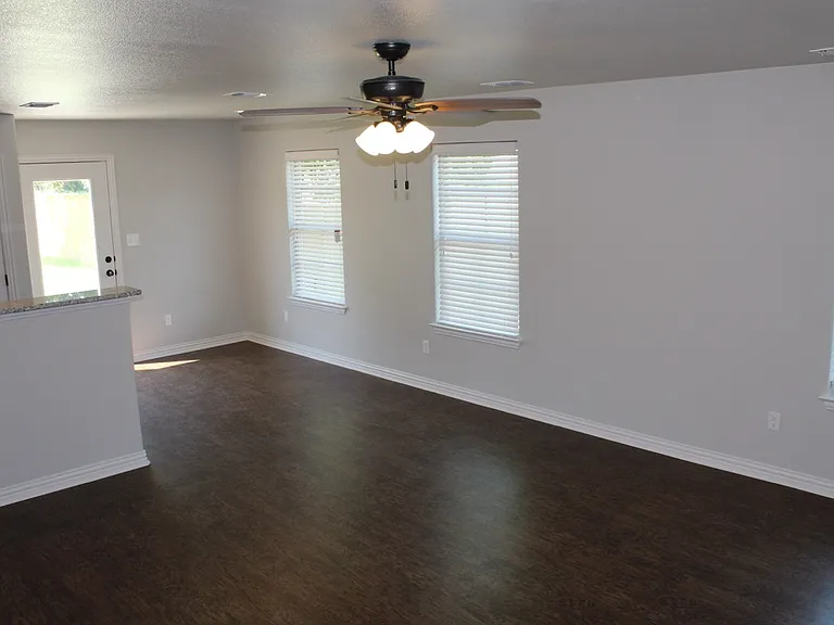 208 W Lake St — Photo 6