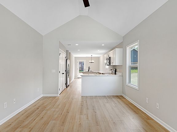 3rd image of 200 Center St