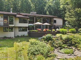 102 S Longford Lake Rd, Brackney, PA 18812