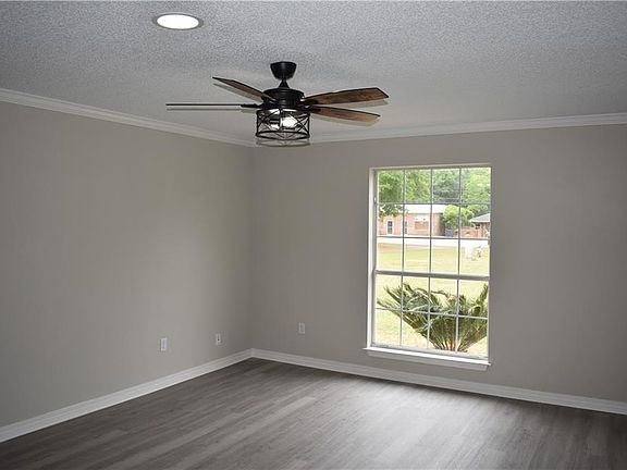 3rd image of 10889 Bellingrath Rd