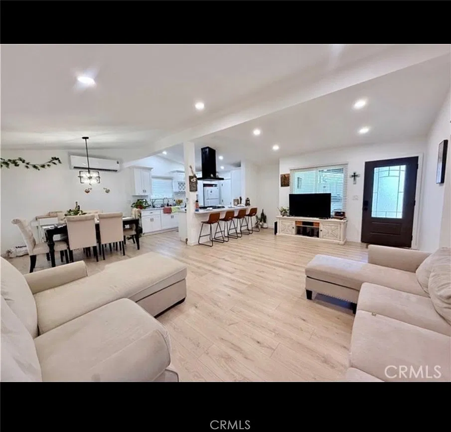 3 bed, 1216 sqft, $3,500 — Photo 3