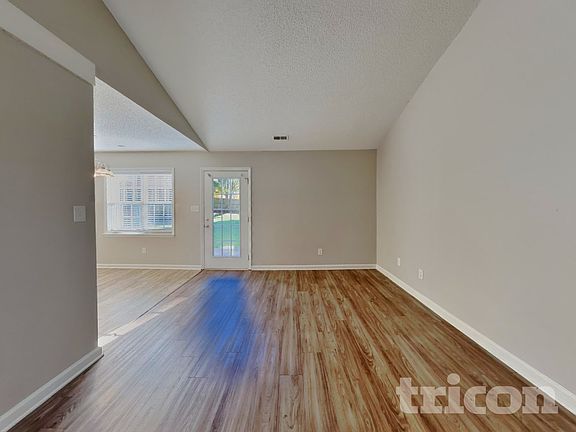 3rd image of 204 Wexford Dr