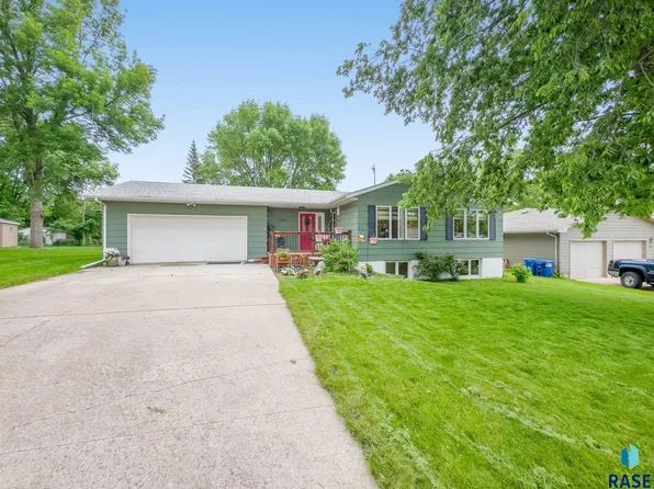 1206 Orleans Ave, Dell Rapids, SD 57022