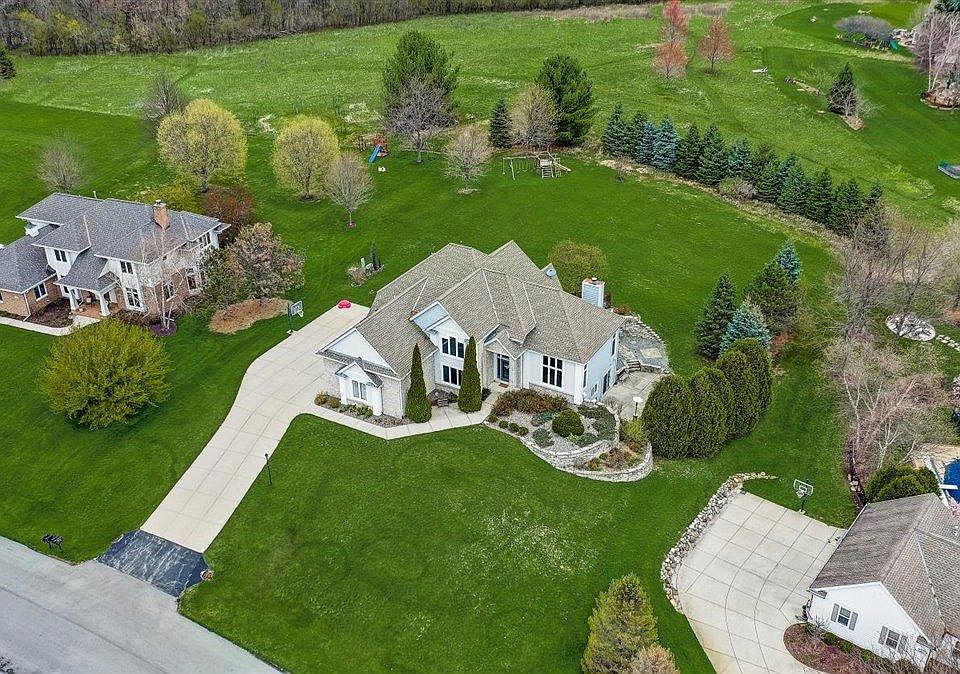 1st image of W291N3888 Round Hill Cir