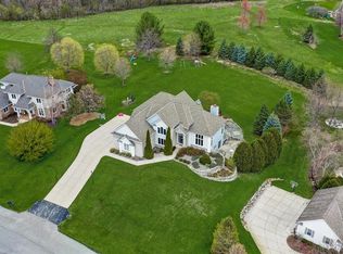 W291N3888 Round Hill Cir, Pewaukee, WI 53072