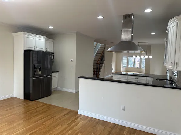 436 Lawton Avenue image 18 of 26