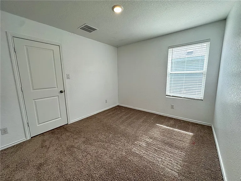 1203 Athena Dr — Photo 34