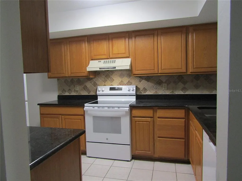 Building Photo - 6191 Timberlake Dr #A6