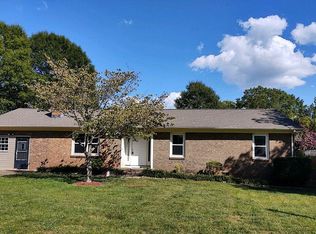 1517 Meadowbrook Dr, Newton, NC 28658