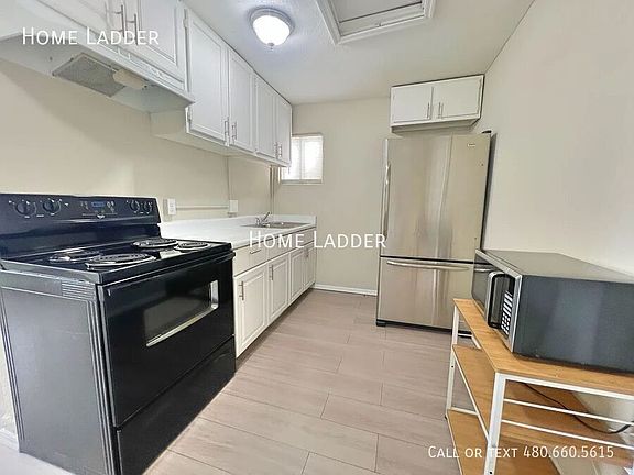4th image of 927 S 35th Ave APT 1