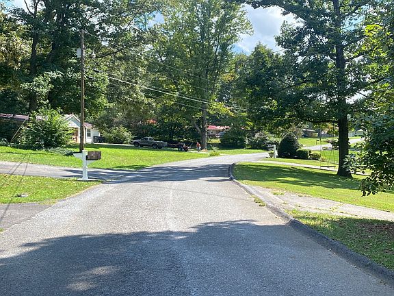 4th image of 794 Whippoorwill Dr