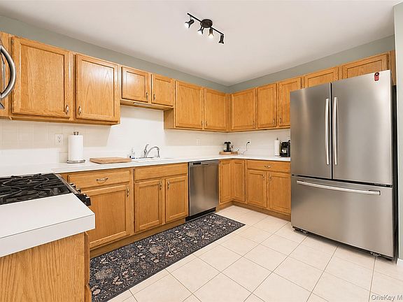5th image of 333 Prairie Court