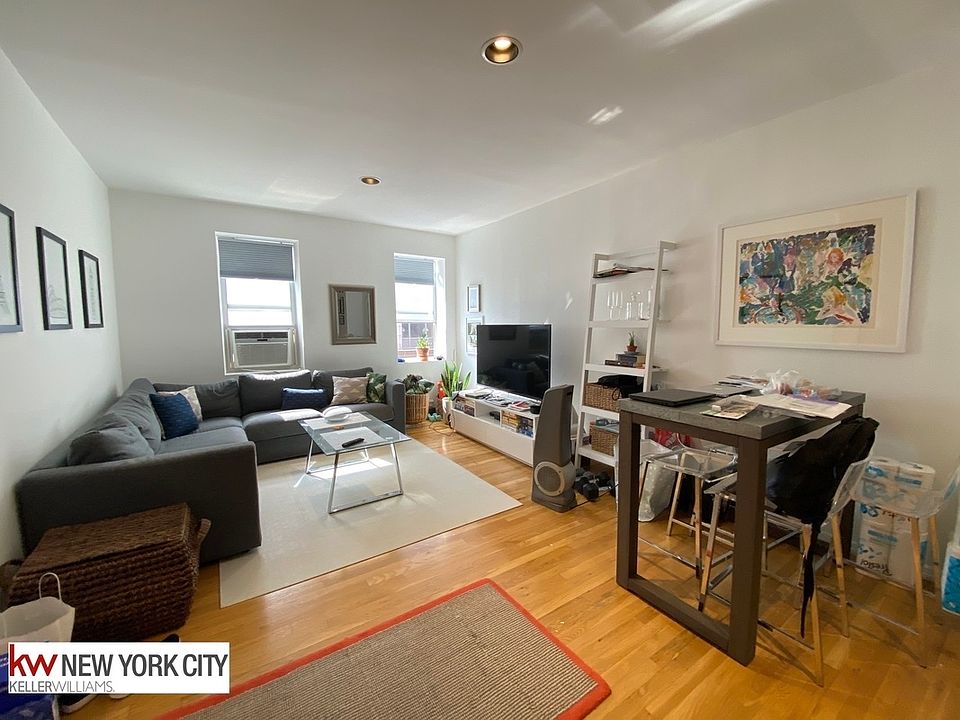 1st image of 1330 3rd Ave #4B