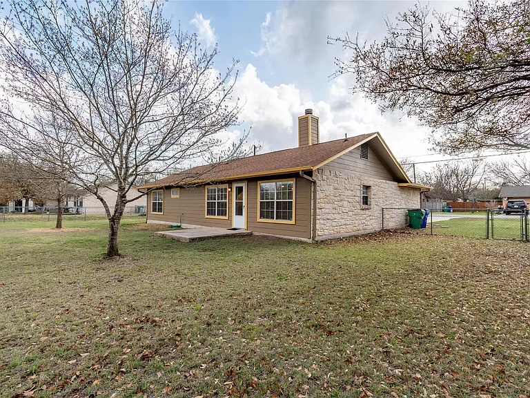 2604 Peach Tree Ln — Photo 18