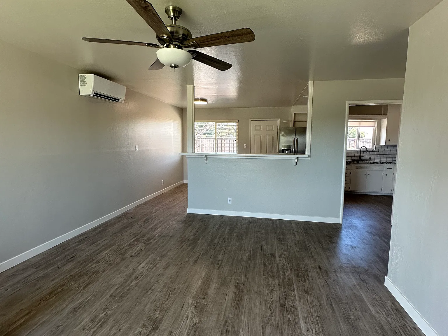 3 bed, 1036 sqft, $3,800 — Photo 4