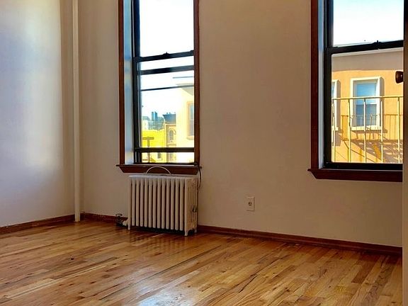 2nd image of 35 Diamond St APT 14B