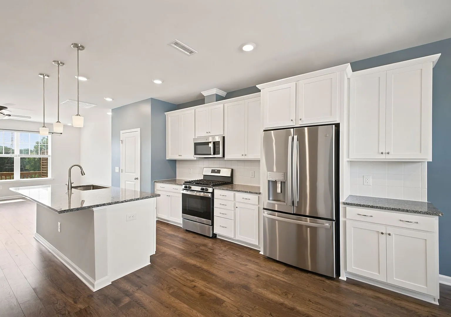 Move in Ready Sherron Place Townhome! — Photo 4
