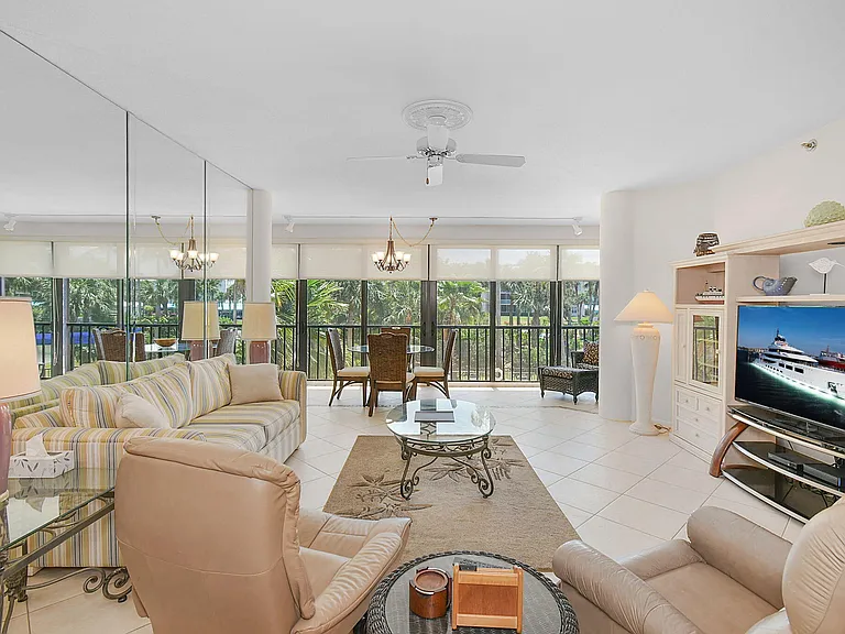 221 NE Plantation Rd #211 — Photo 8