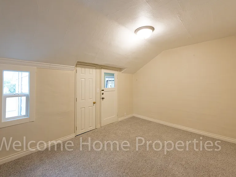 309 SW 6th St — Photo 8