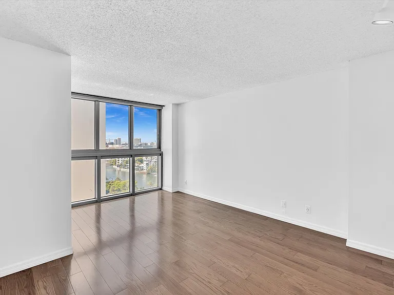 2655 Collins Ave #1710 — Photo 22