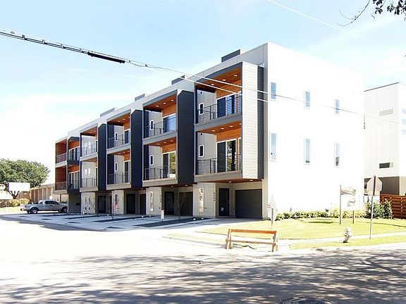 5th image of 2323 N Carroll Ave