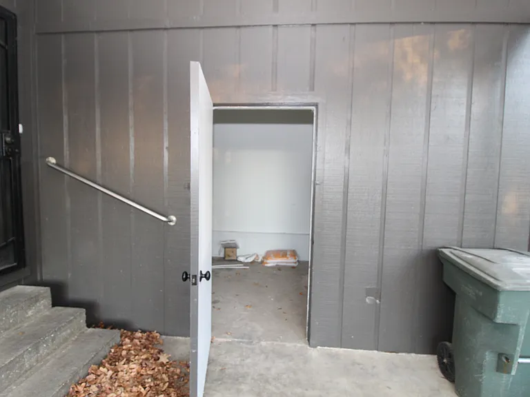 50 E 7th St — Photo 31