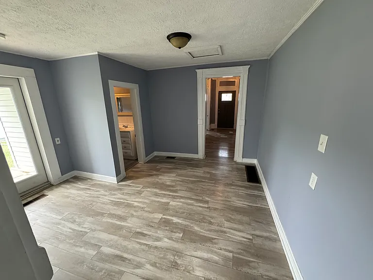 27 Ashland Ave — Photo 18
