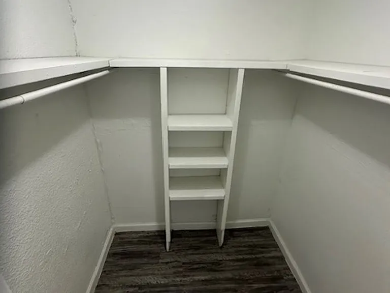 Las Brisas Apartments — Photo 18