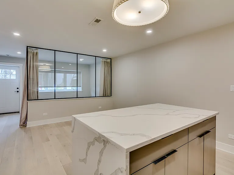 1955 N Lincoln Ave #1A — Photo 11