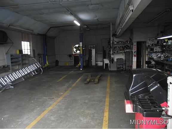 5th image of 909 Tilden Ave
