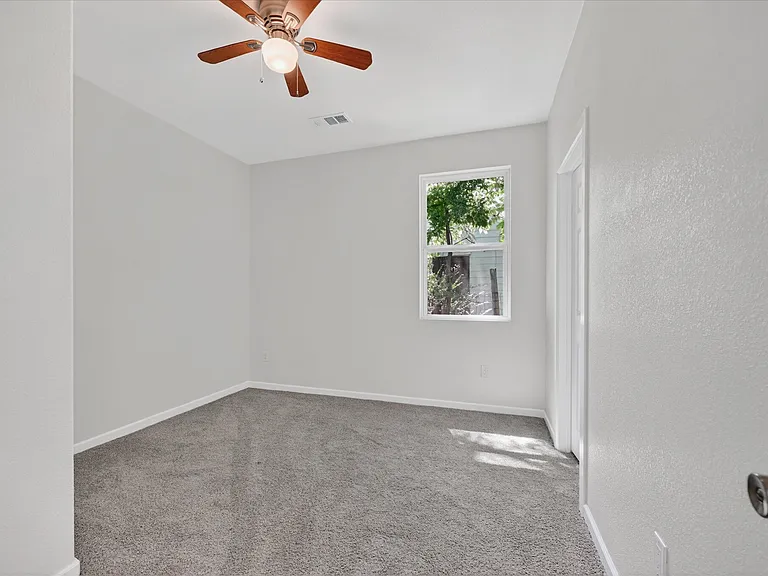 2902 Walnut St — Photo 11